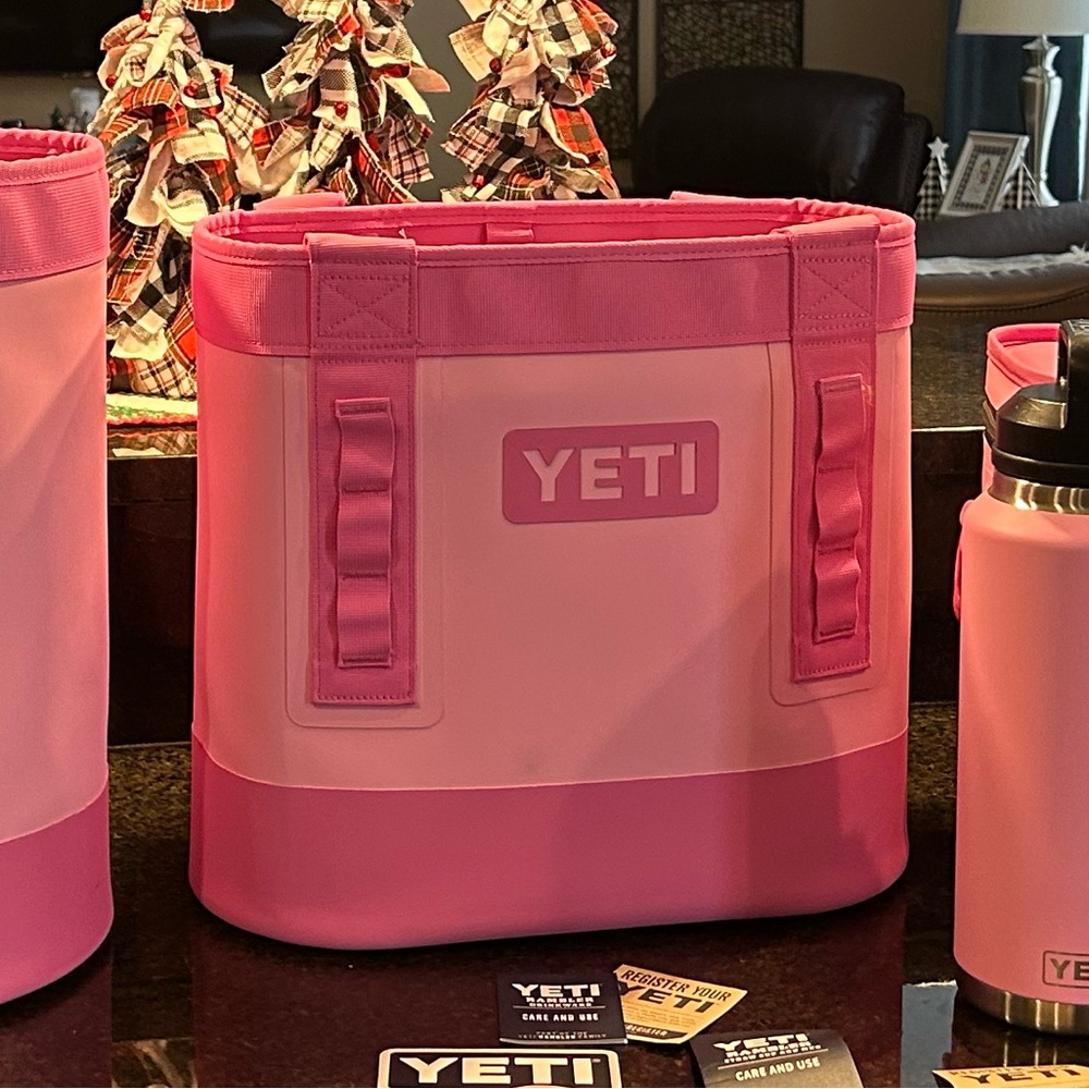 Yeti 20 small Carryall 2.0 in power pink